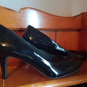 ⚠ Black low heel, size 9½W